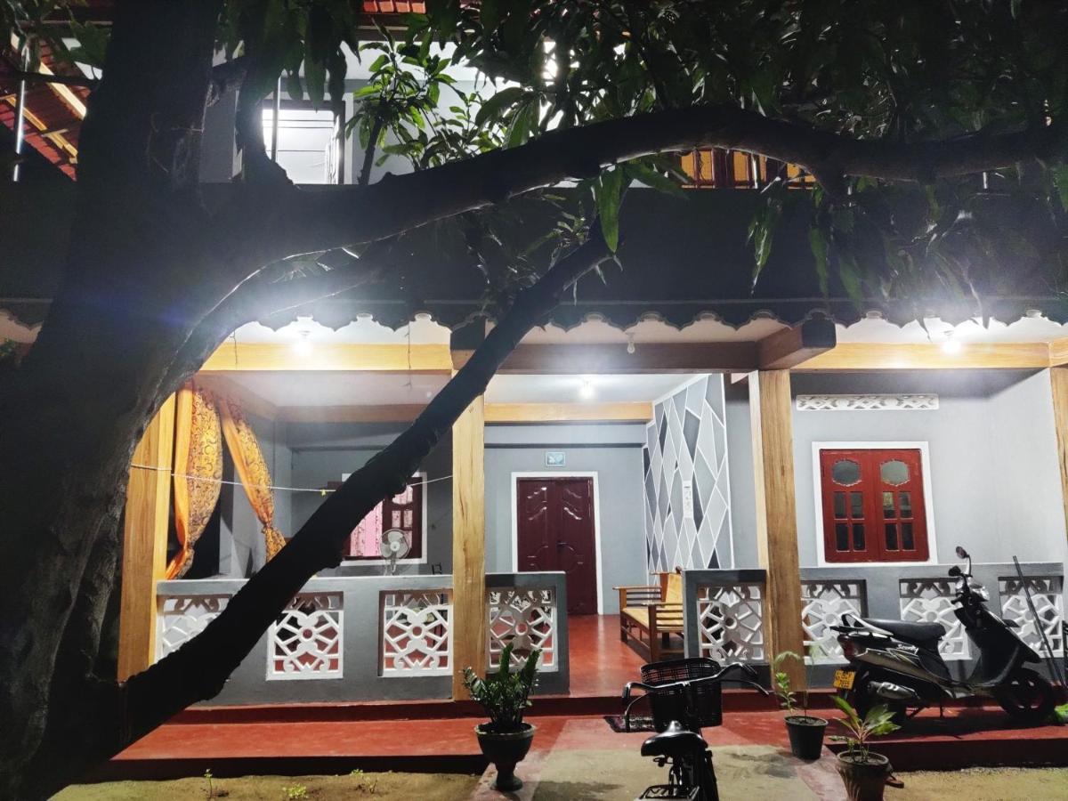 Enoch Guest House Mannar Bagian luar foto