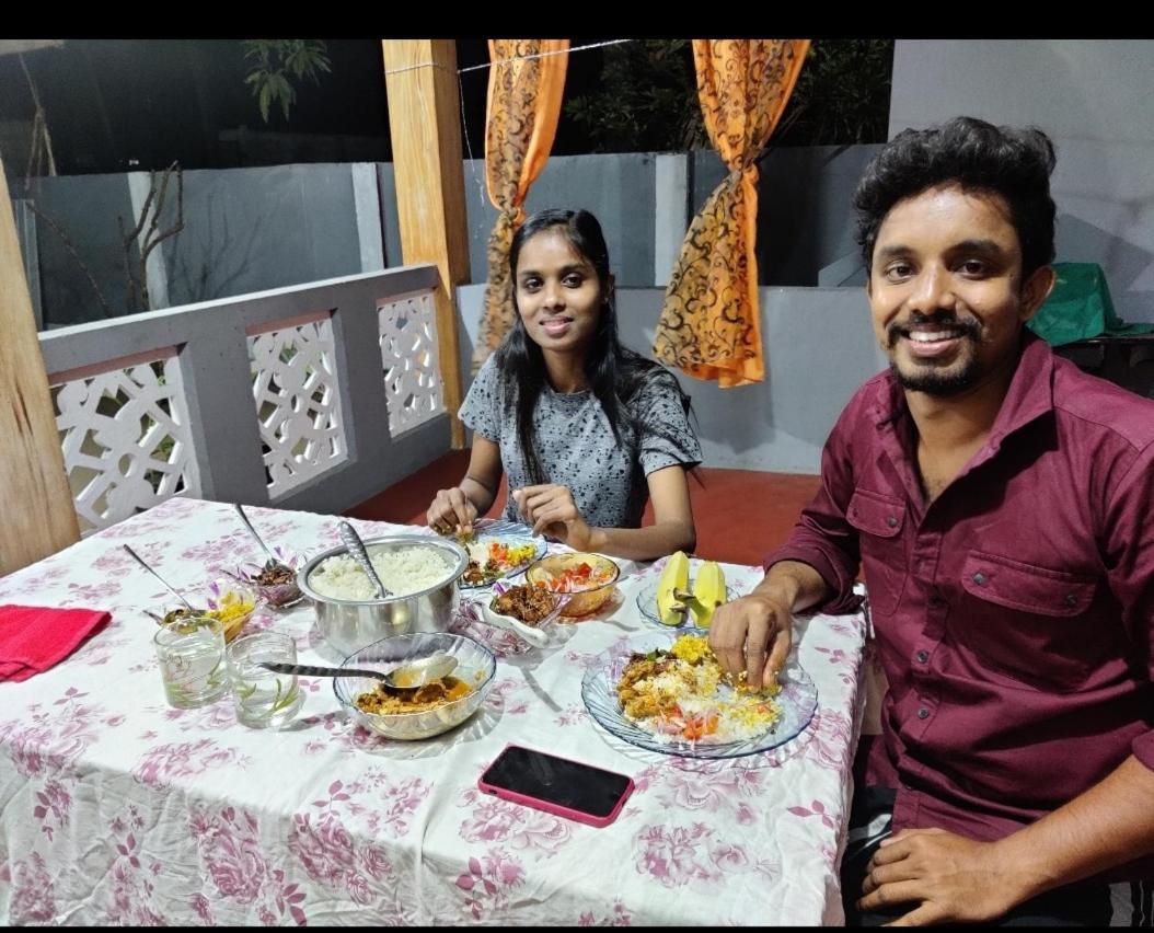 Enoch Guest House Mannar Bagian luar foto