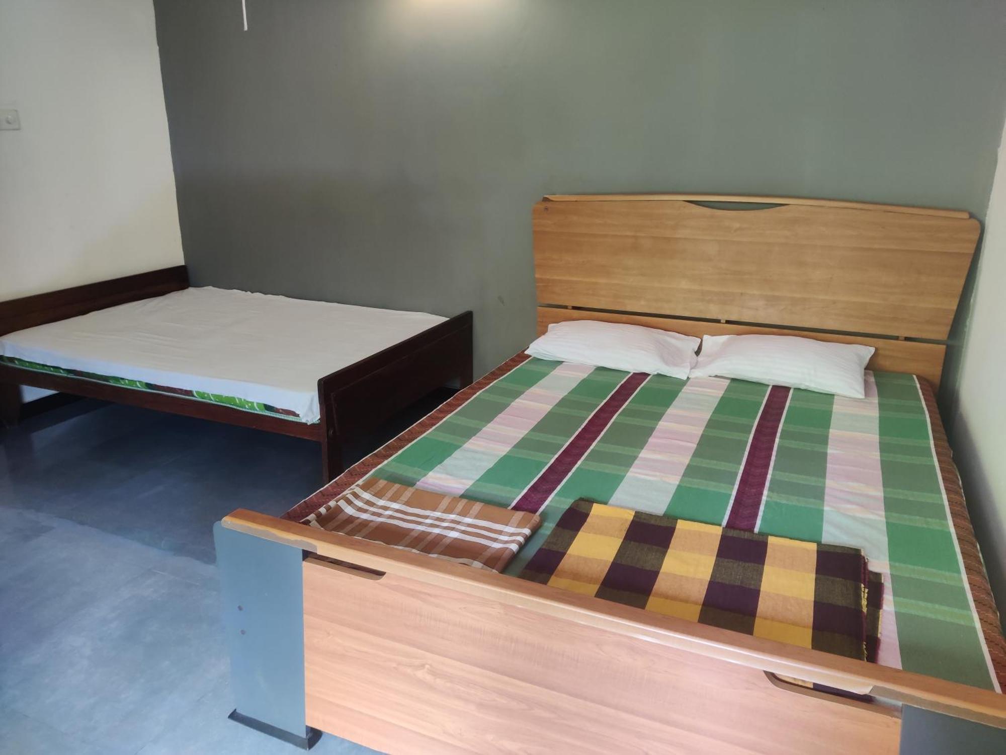Enoch Guest House Mannar Bagian luar foto