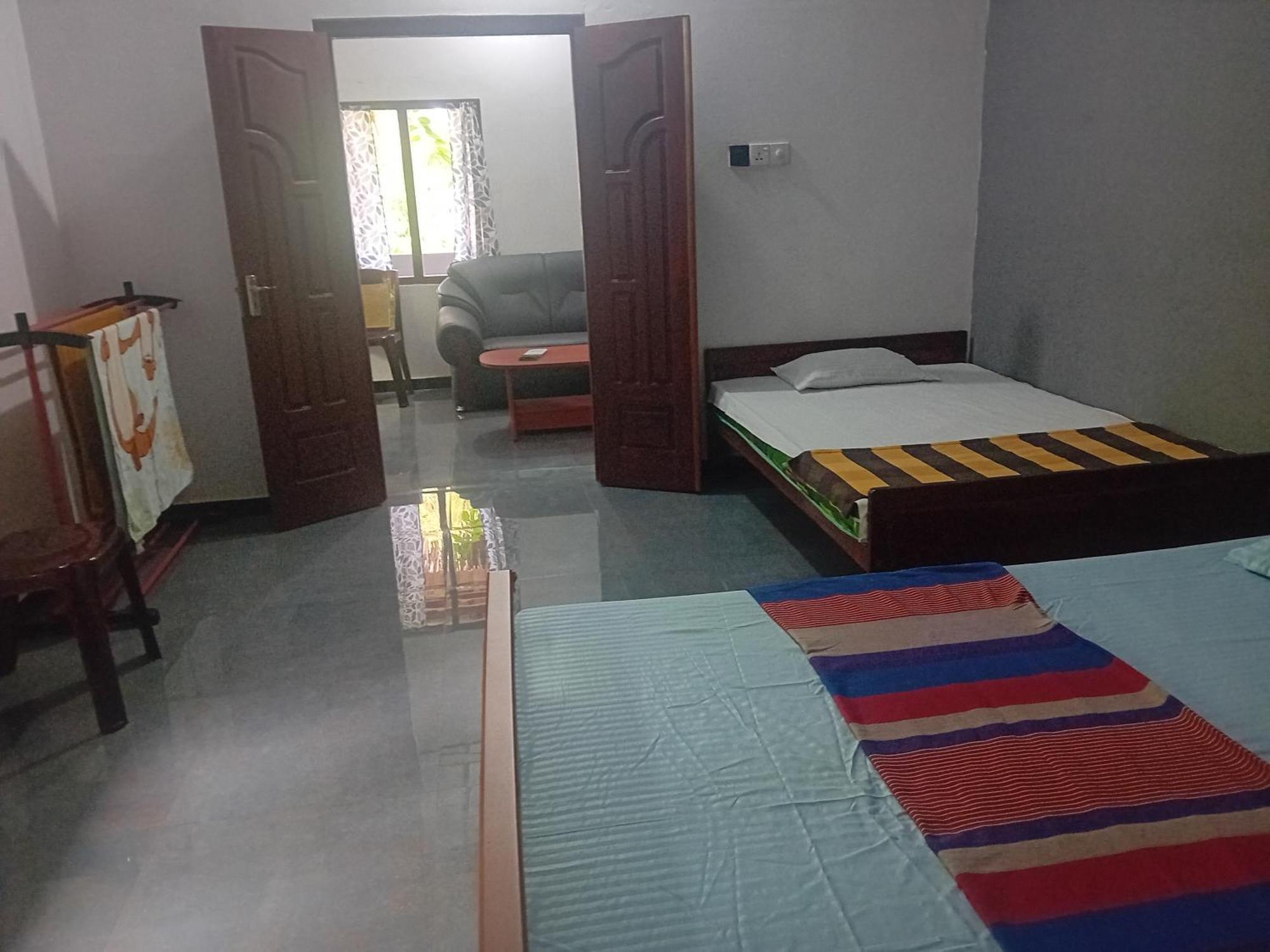 Enoch Guest House Mannar Bagian luar foto